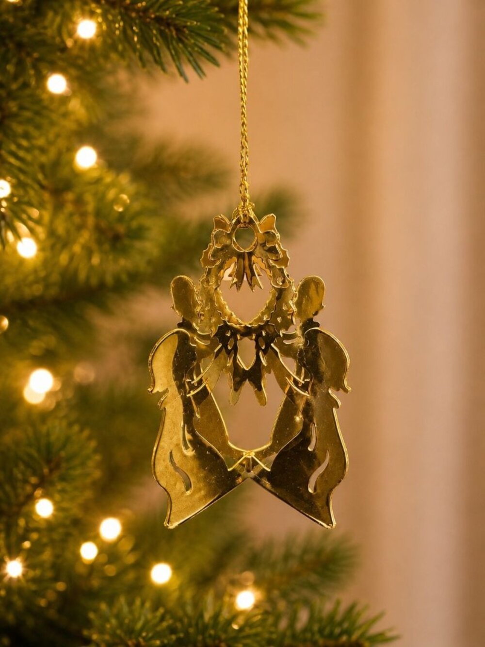 Danbury Mint 1990 Children Hanging Christmas Wreath Gold Tone Ornament